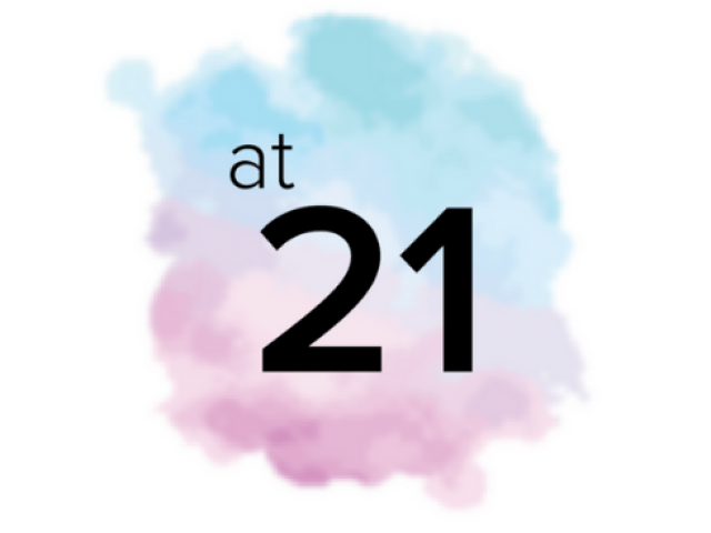 在21标志的图形图像。浅蓝色和浅粉色水色背景，前面有黑色文字“At 21”。